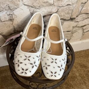 Wild Fable White Floral Cutout Flats